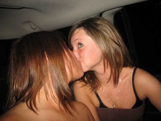 GIRLS KISSING