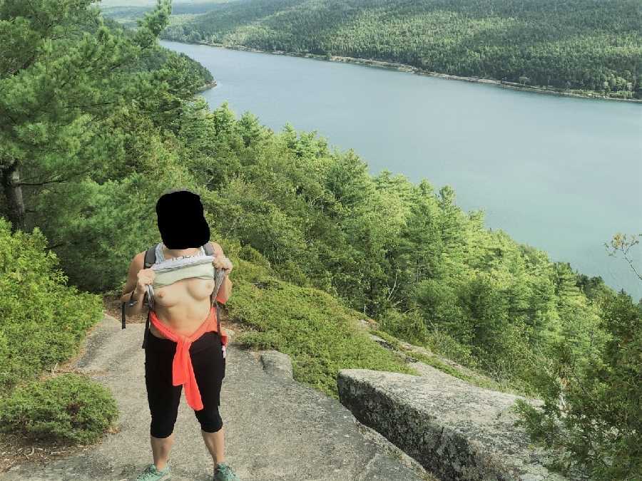 Flashing her Tits while Hiking