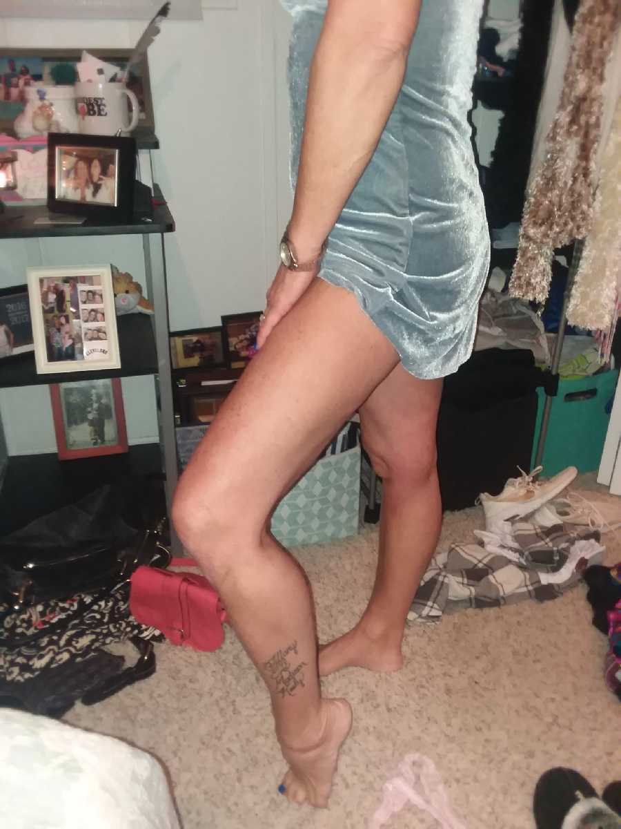 Upskirt and Showing a Lil Butt