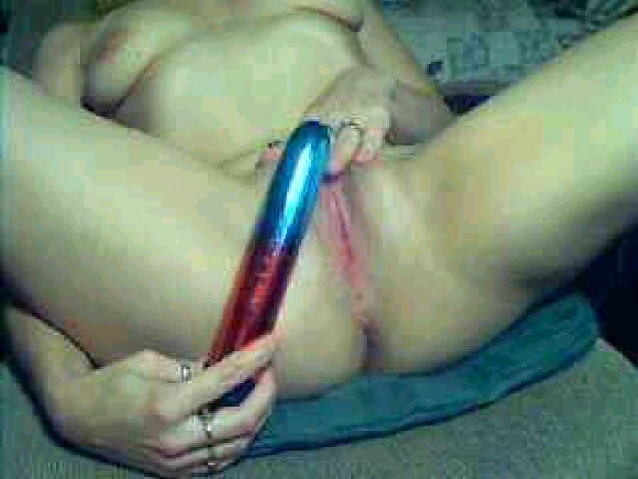 On her Cam, Red or Blue Dildo?