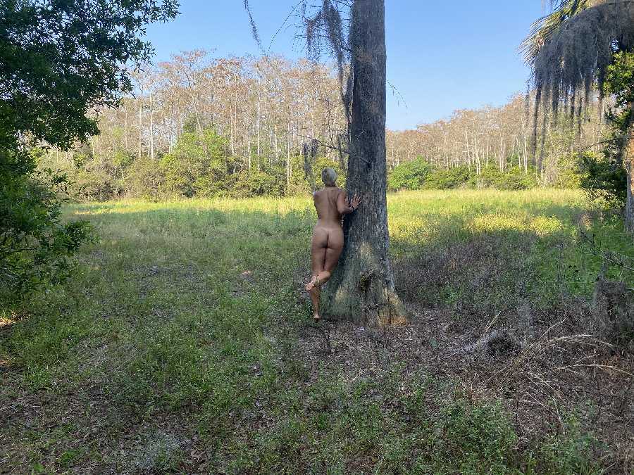 Photoshoot & Hot Sex in the Forest!