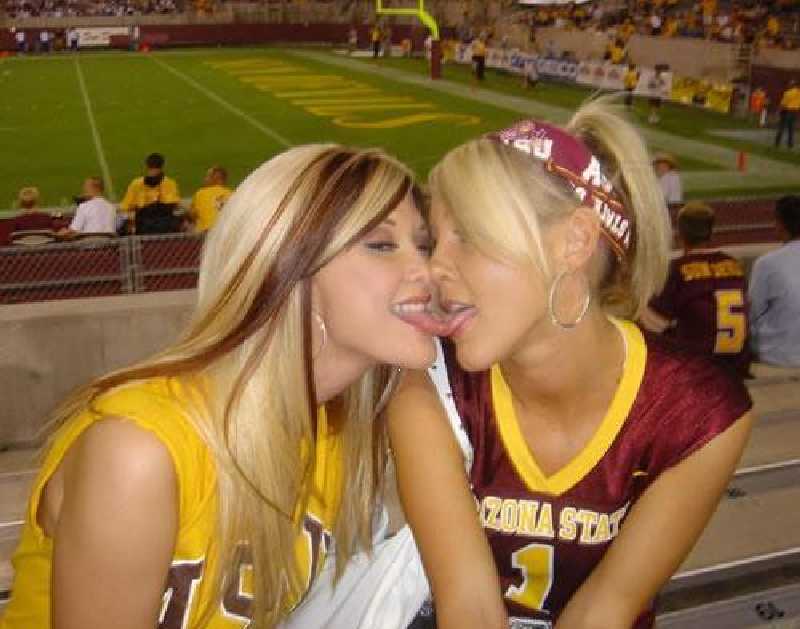 Naked College Girls Kissing