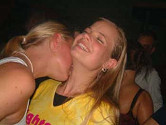 Drunk Girls Kiss