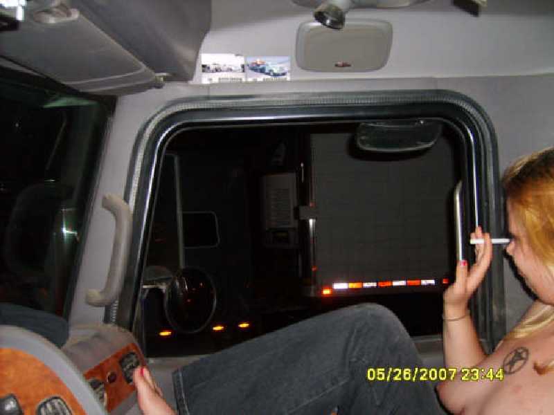 Flashing Truckers