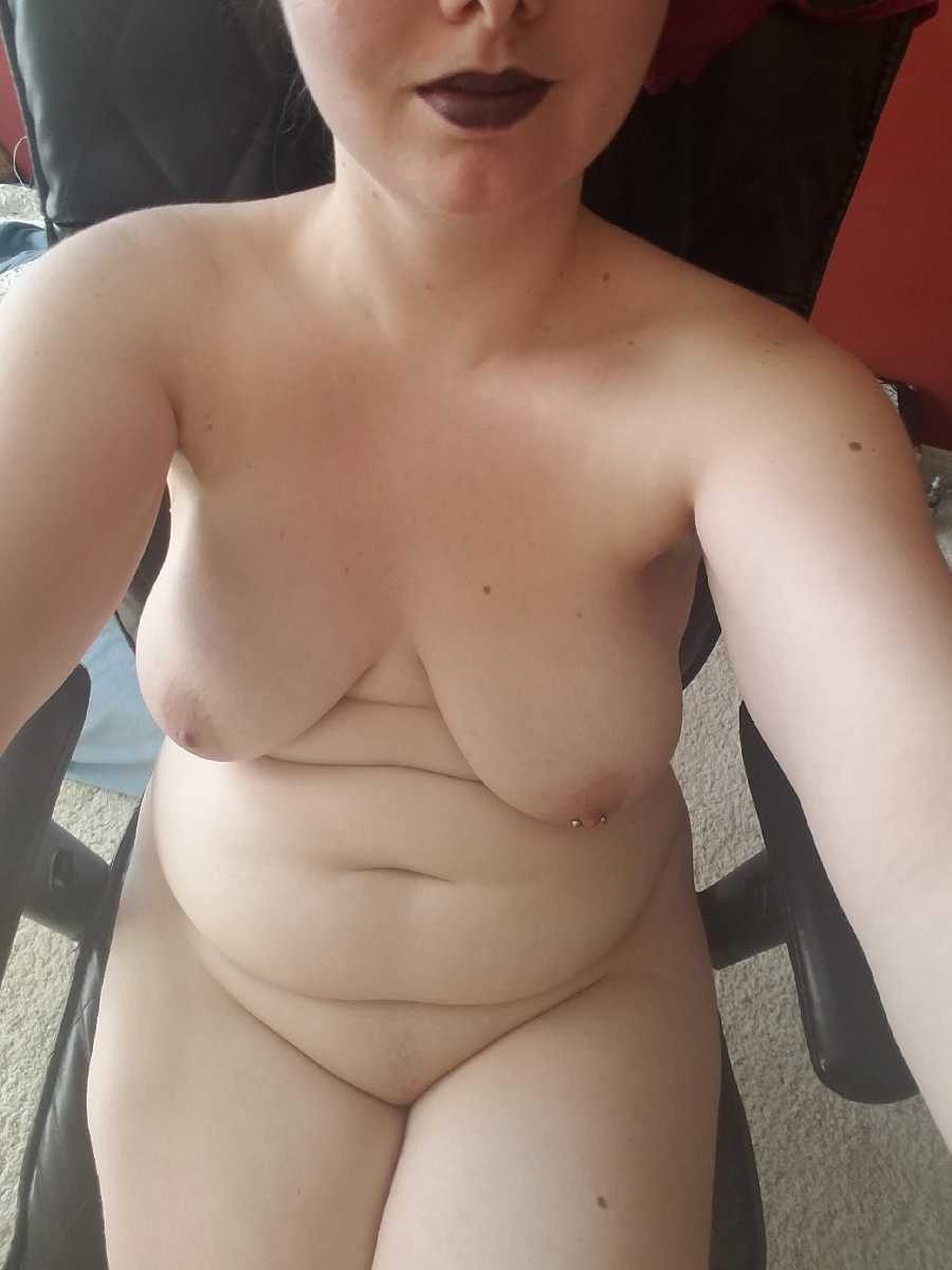 Webcamming Nude