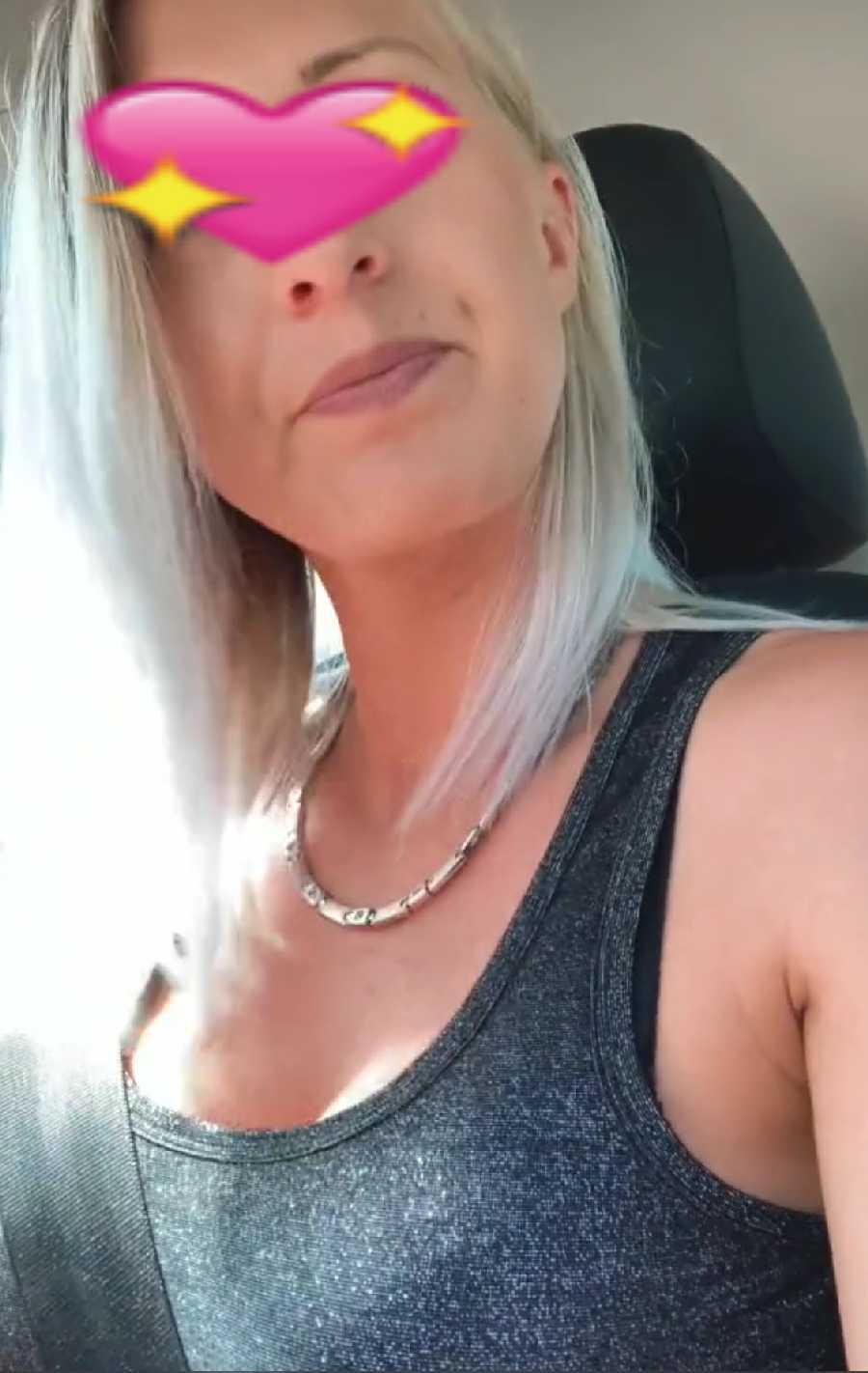 Rubbing my Pussy in the Car