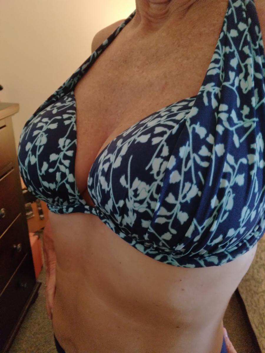 GILF Private Tent Pics at the Beach