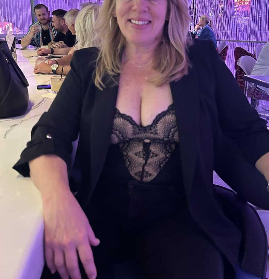 MILF and her Boobs in Vegas