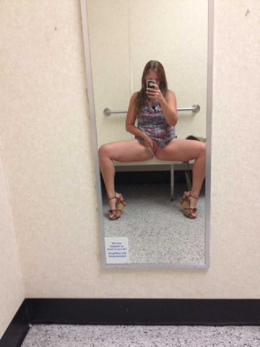 Changing Room YOUNG MILF