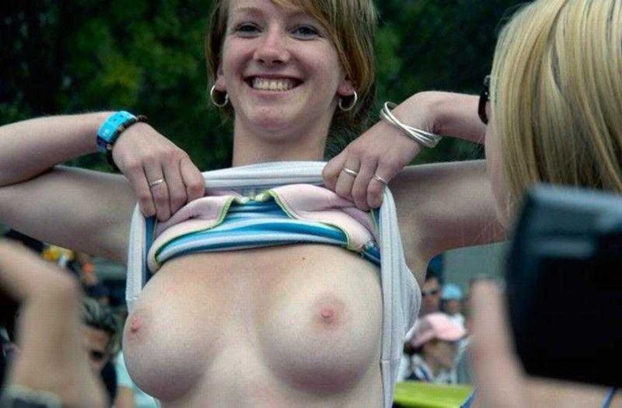 amateur girls flashing breasts