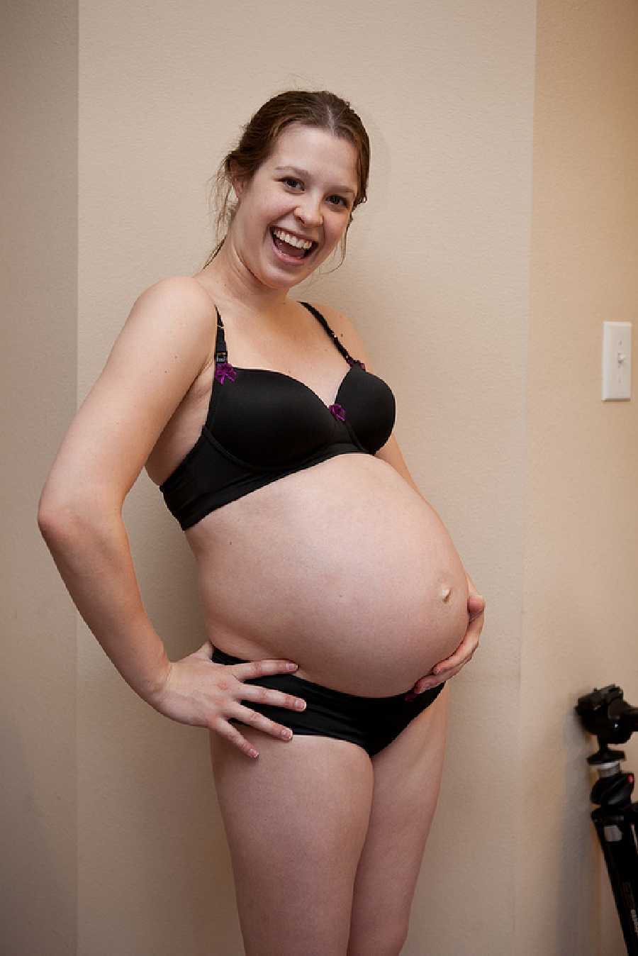 Amateur Pregnant Nudes pic image