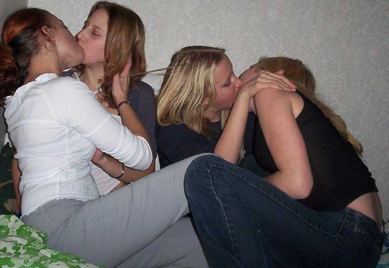 Girls Kissing