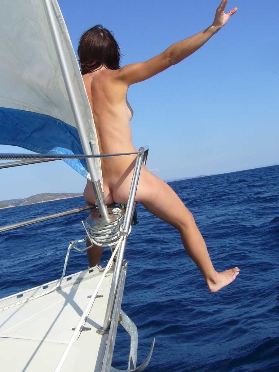 http://www.truthordarepics.com/sexstoryarchive/nakedonboats/images/girls24....