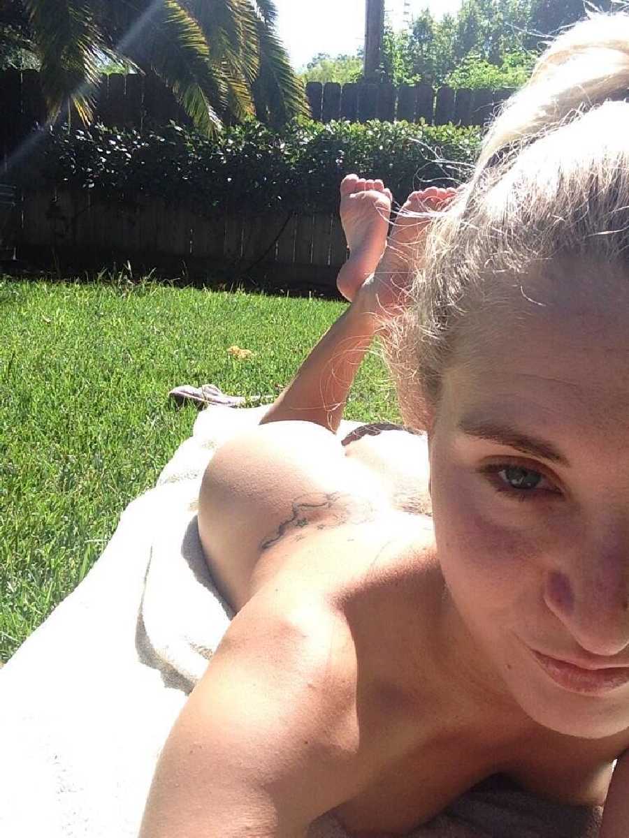 Outside Nude Selfies