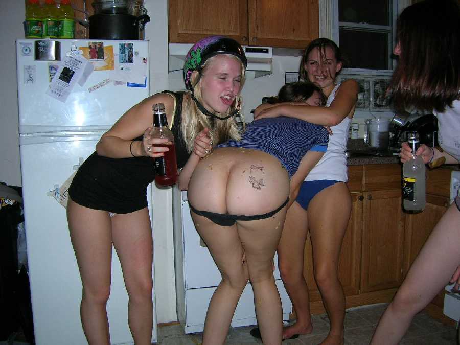 Naughty sorority girls-nude photos