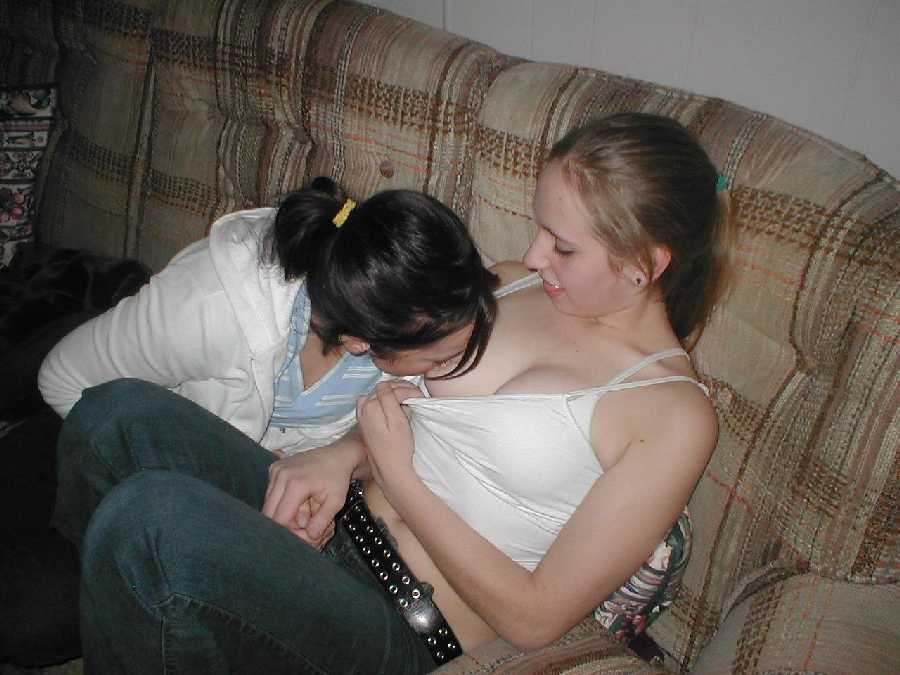 Girl Sucking Friends Tit Amaturez