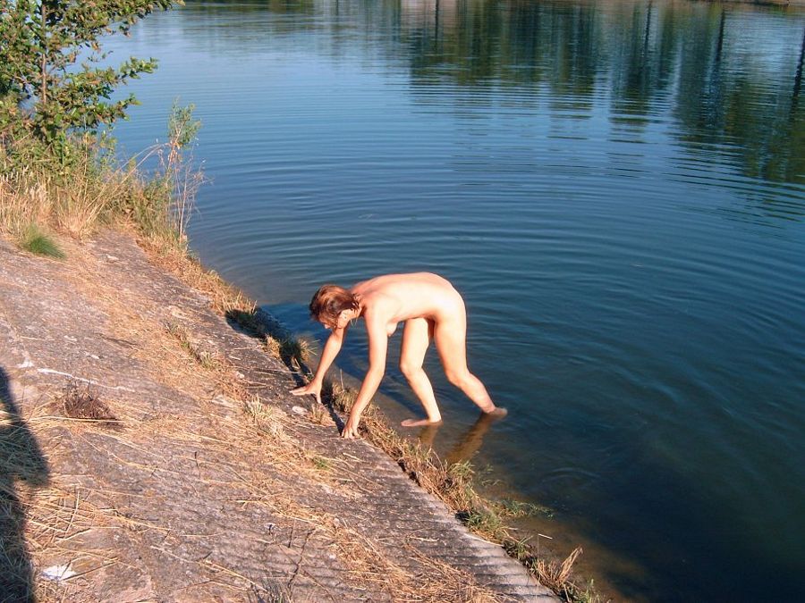 Skinny Dipping - Nude Girls Pictures.
