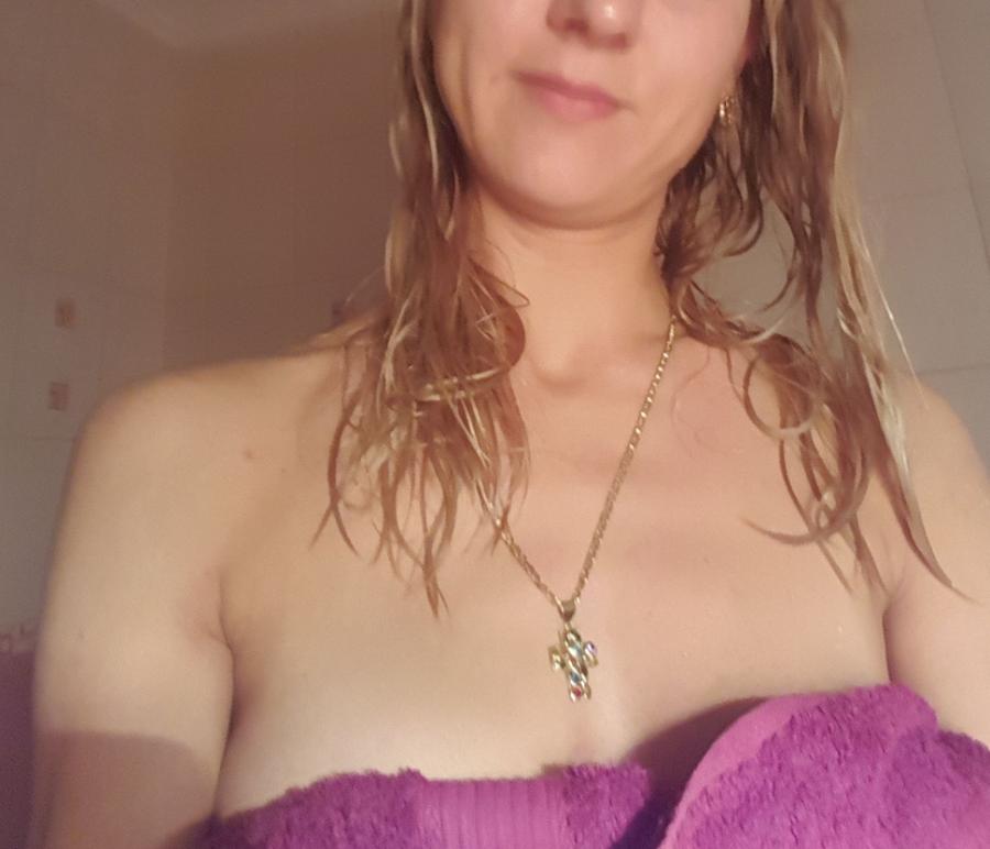 Blonde Wife sending Shower Pictures to Husband - Sexy Amateur Dare