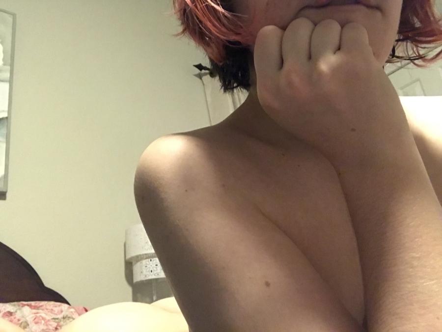 Young Woman is recently Single and taking nude Pics - Sexy Amateur Dare