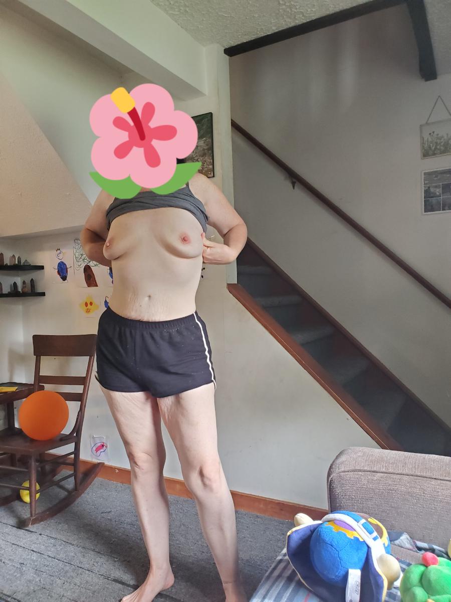 MILF Wife likes to showcase her Boobs - Sexy Amateur Dare