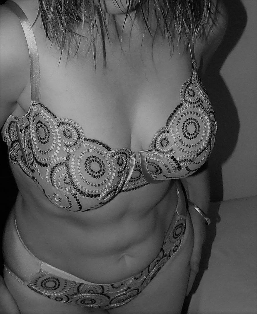 Looking to share my Busty Wife - Sexy Amateur Dare