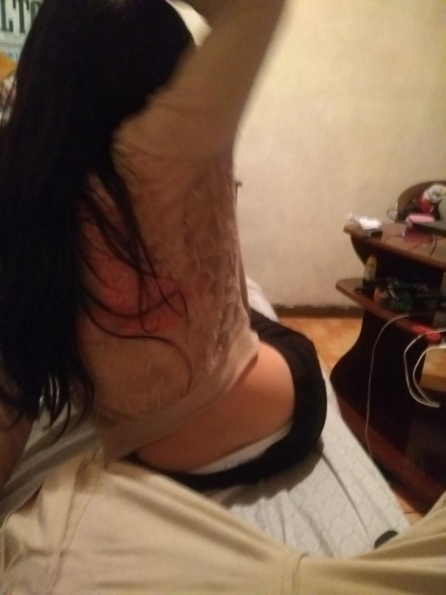 Latina Girlfriend showing her Butt - Sexy Amateur Dare