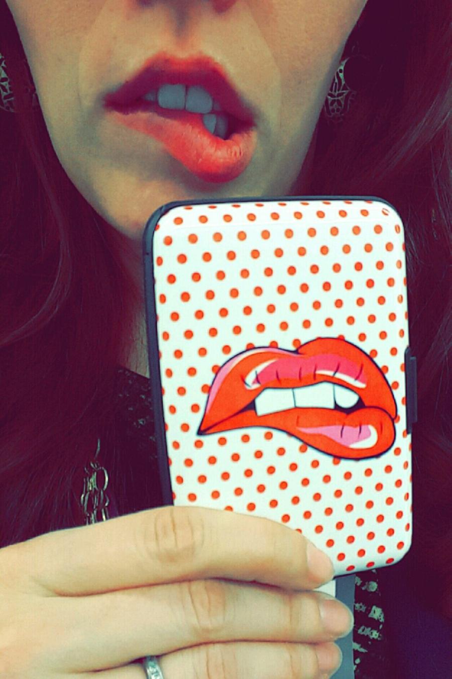 Wife with a sexy Mouth Phone Cover - Sexy Amateur Dare