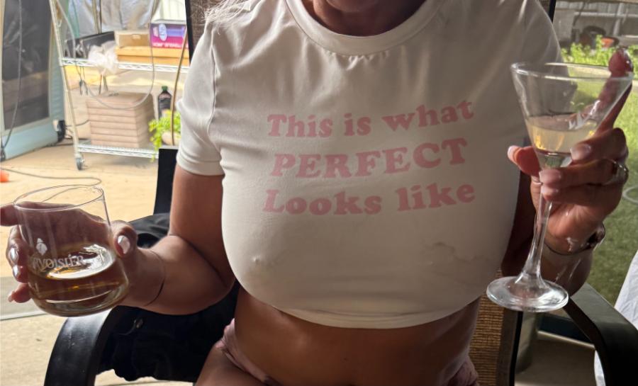 Insecure Mature Wife posts some Sexy Photos - Sexy Amateur Dare