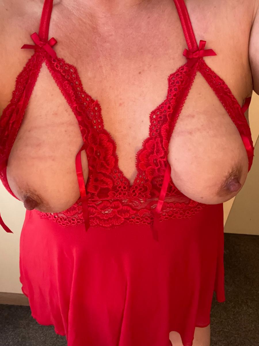 Sexy Breasts on MILF!