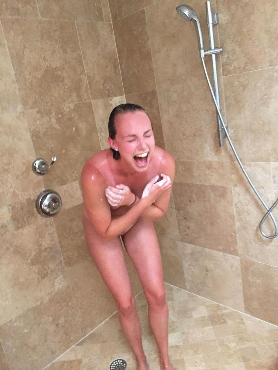 Amateur Woman Caught in shower & hiding her Nudity - ENF.