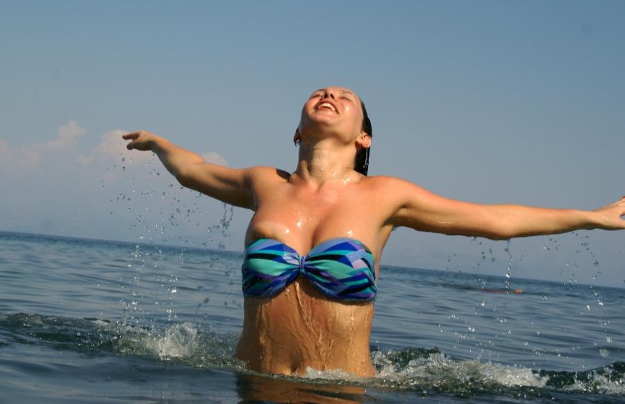 Amateur Women & Bikini Fails - ENF.