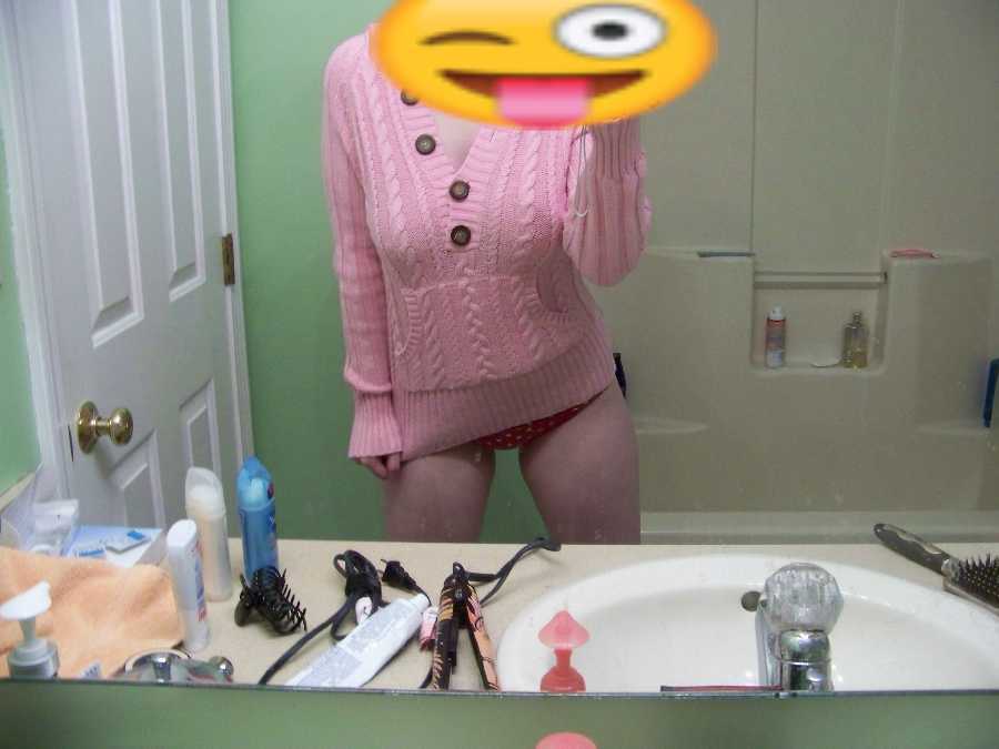Sexy Mirror Pics of Wife in Panties!