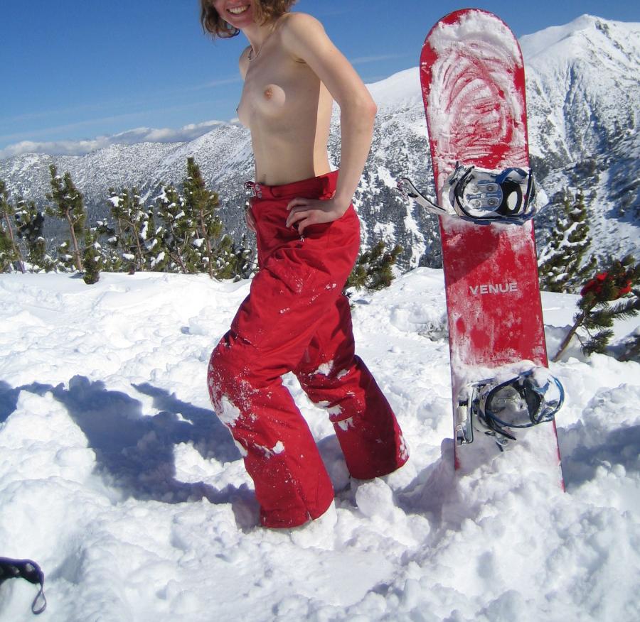 Topless Girlfriend while Snowboarding!