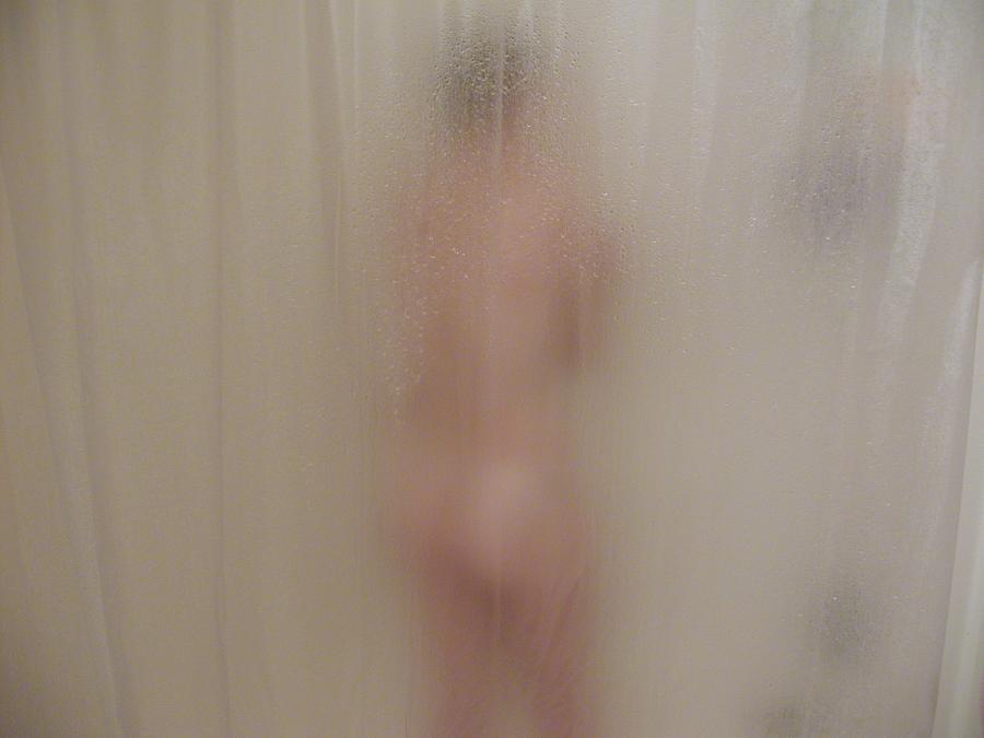 Girlfriend in shower through blurry shower curtain naked - Amateur