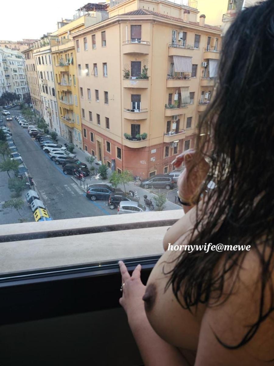 Amateur Wife Flashing from her Balcony in Europe