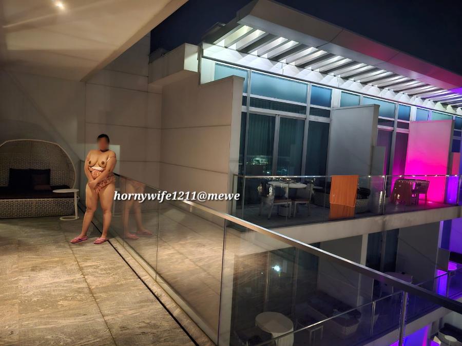 Amateur Curvy Wife Flashing on the Hotel Balcony - Nude