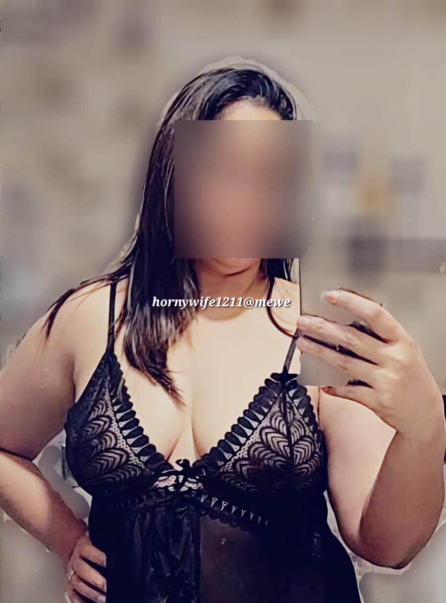 Amateur Curvy Wife Sending Sexy Pics to Husband at Work - Nude