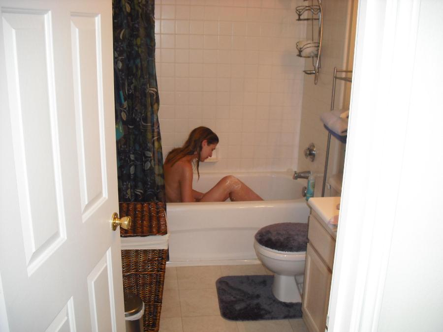 Vibe Strap Pictures - Wife in bath naked
