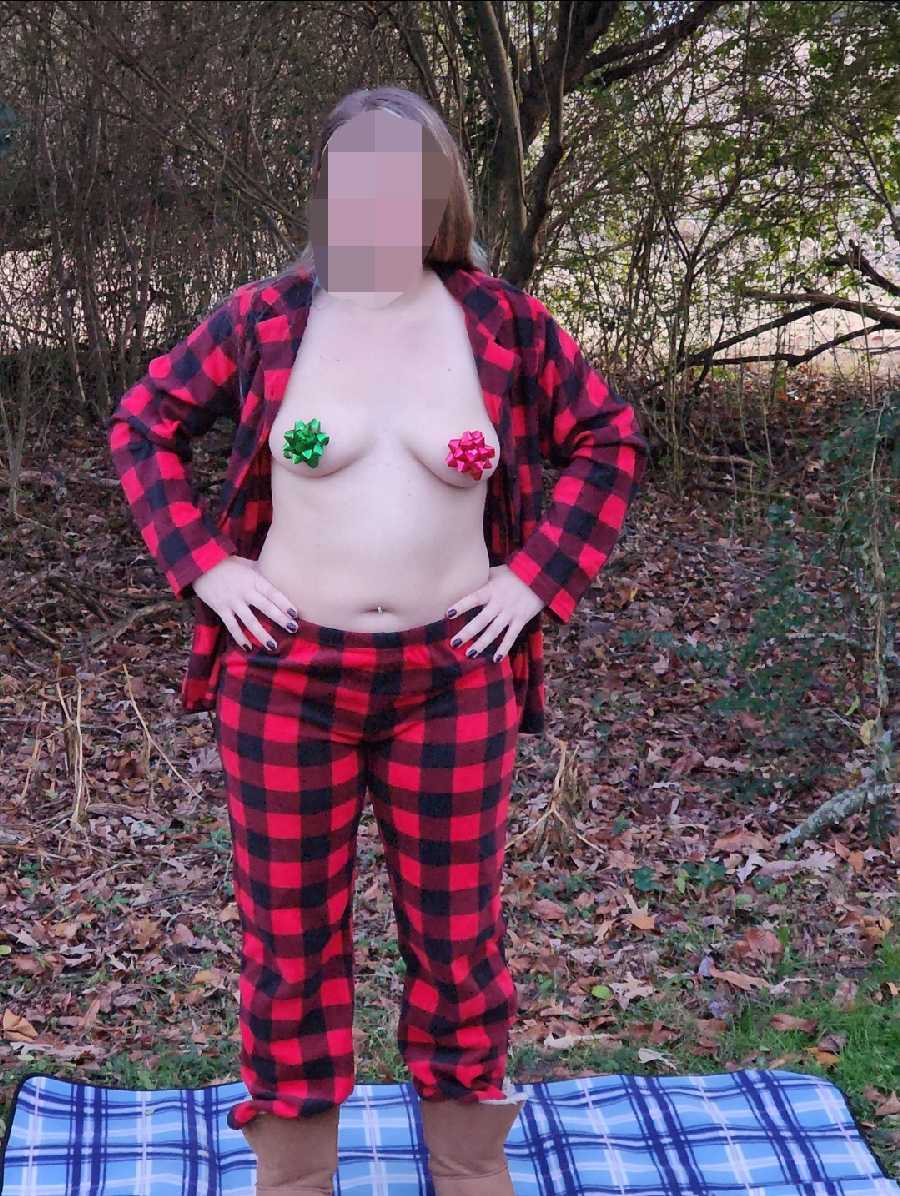 Christmas Wife Nude in the Yard!!