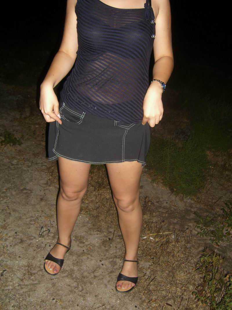 Roadside Flash of a Hot Girlfriend Undressing by the Car