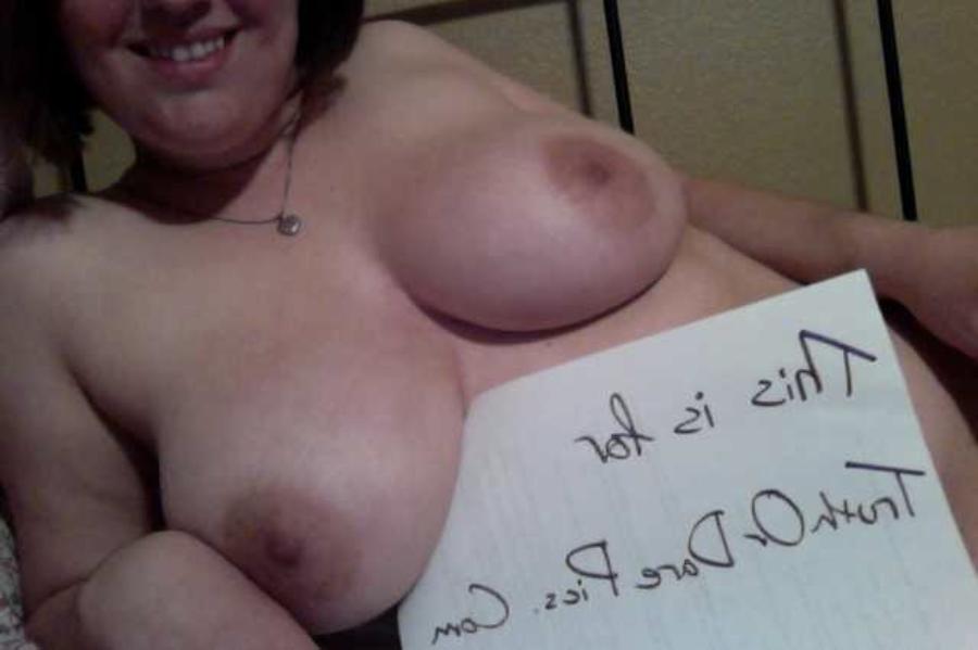 Real Girl Posts Nude Pics of her 23 year old Body