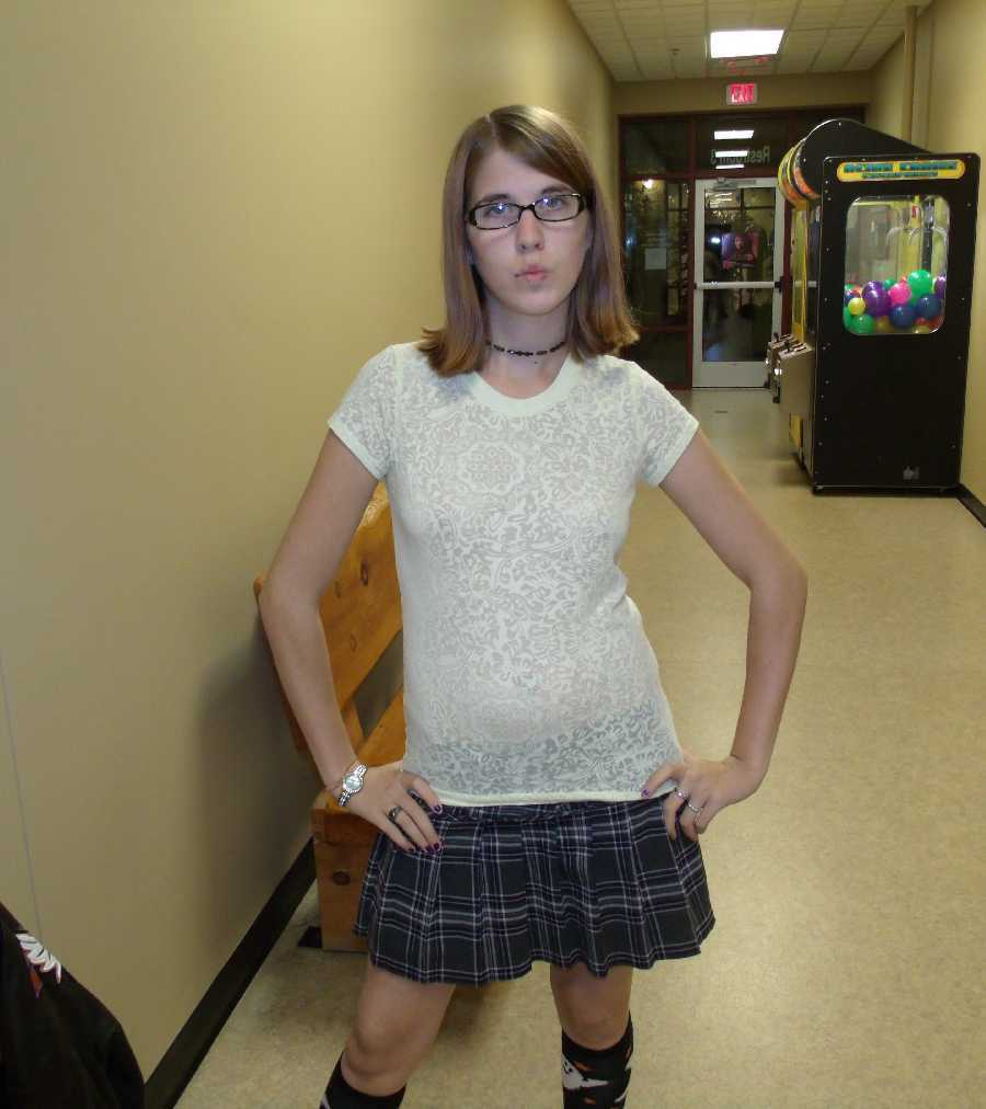 Mall Flashing Dare by a Horny Girlfriend