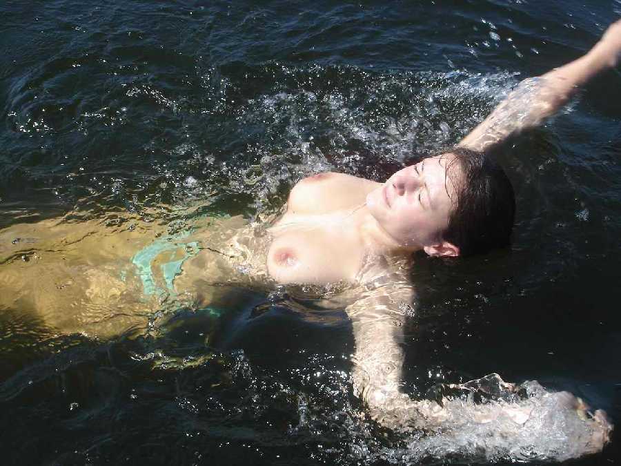 Girls Skinny Dipping