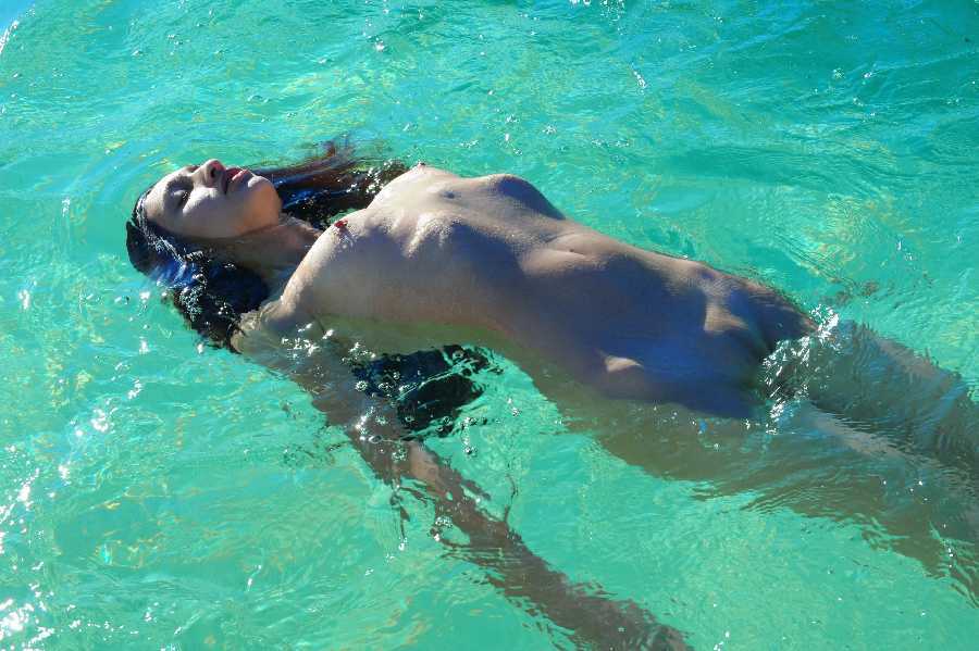 https://www.truthordarepics.com/sexstoryarchive/hotnudeswimming/images/girls21.jpg