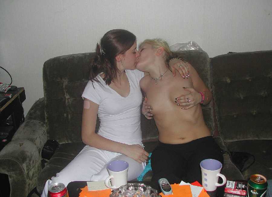 Naked girls kiss at party Girls Kissing Each Other
