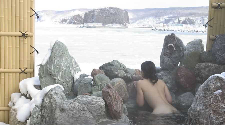 Naked girls freezing photshoot Nude In Public Pics