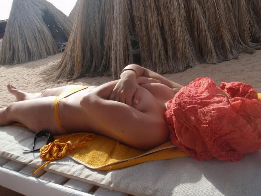 Hot Outdoor Nudes - Sexy Amateur Women.