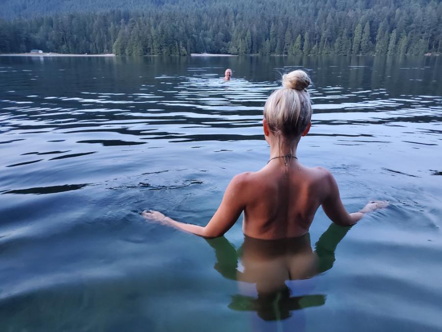 Swimming Nude Photos - Sexy Amateur Women.