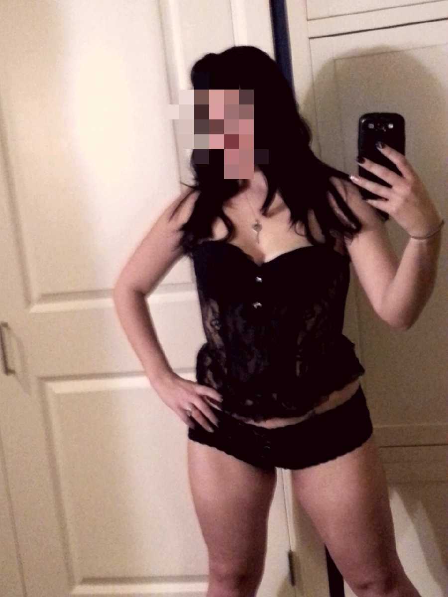 Bisexual Girlfriend in Underwear looking for a Female