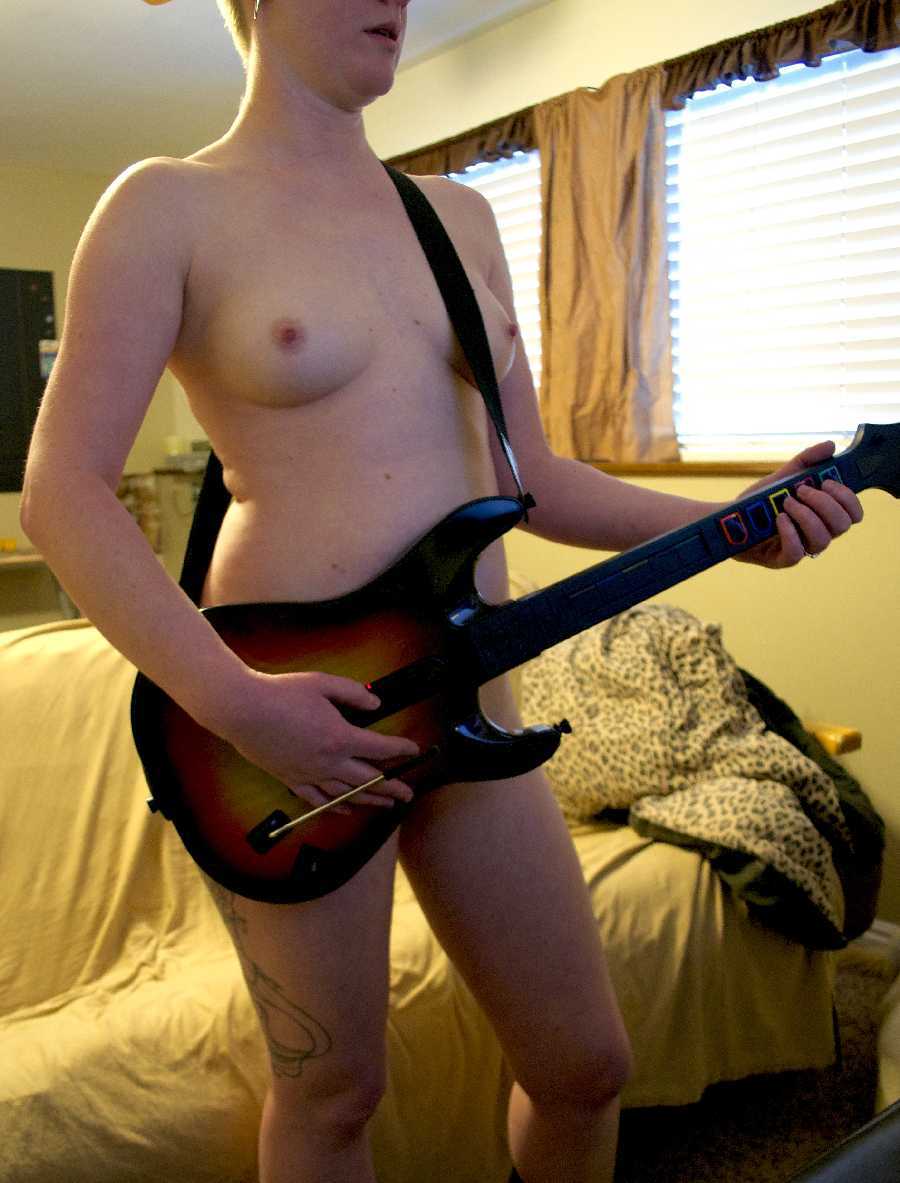 Naked Guitar Hero on GF